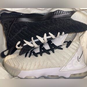 Nike LeBron 16
Equality Away (2019)